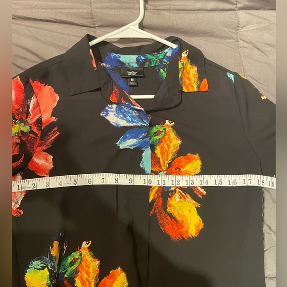 Mission Black Vivid Floral Print Button Down Size Medium - Picture 7 of 11